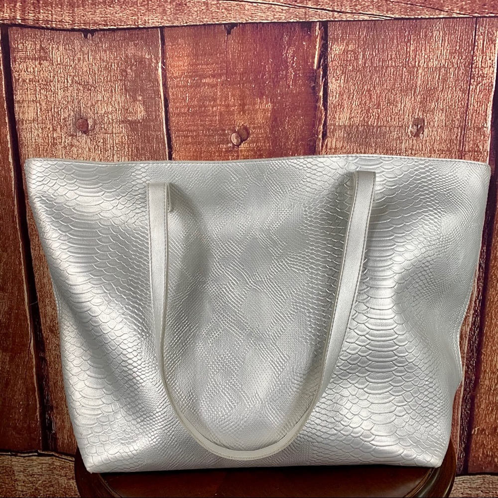 BATH & BODY WORKS Limited Silver Metallic Tote